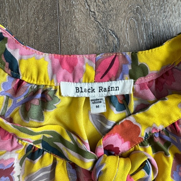 Black Rainn floral blouse.  Women’s size medium.  Bright and colorful! - Picture 3 of 7